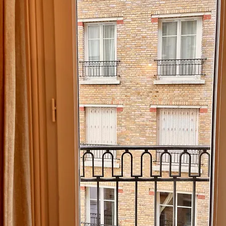 Spacious Flat Near Montparnasse Bausset 4th Paris