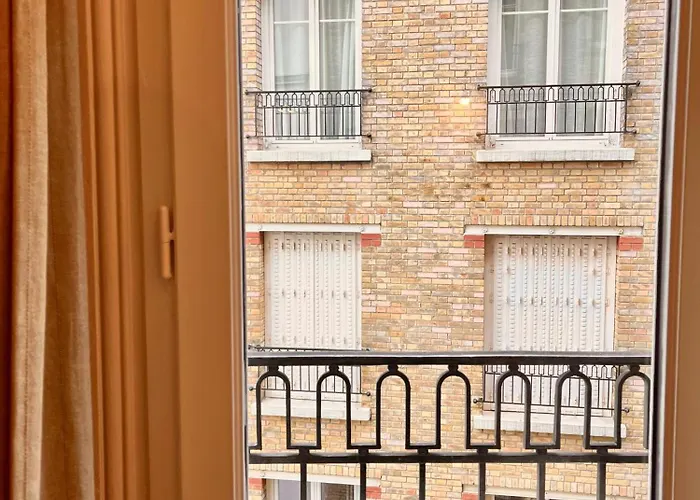 Spacious Flat Near Montparnasse Bausset 4th Paris